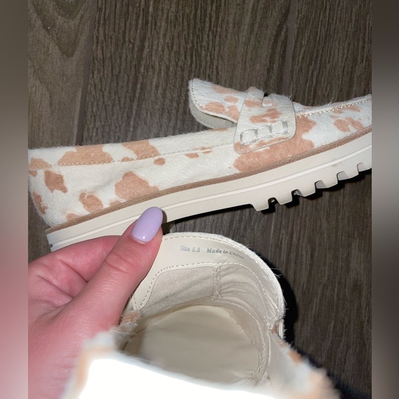 Cow Print Dolce Vita Loafers Size 5.5 - Picture 3 of 3